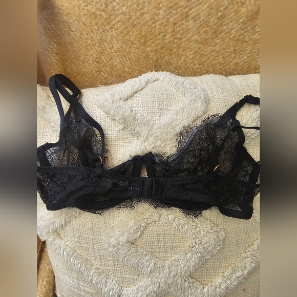 Victoria's Secret Black Full Coverage Lace Bra - Picture 3 of 3
